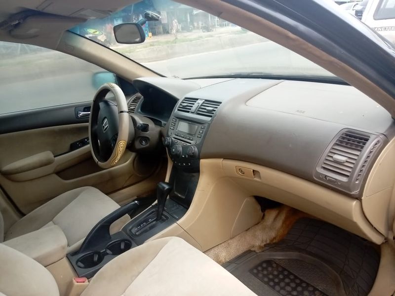 Honda Accord • 2004 • 250,000 km 4