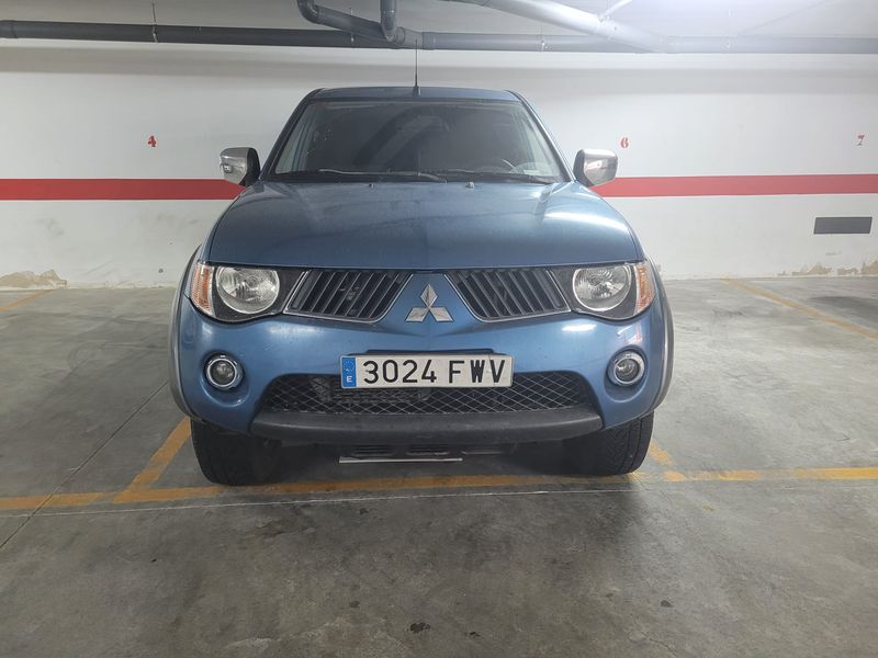 Mitsubishi L200 • 2007 • 160,000 km 2