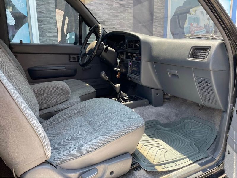 Toyota Tacoma • 2001 • 140,000 km 4