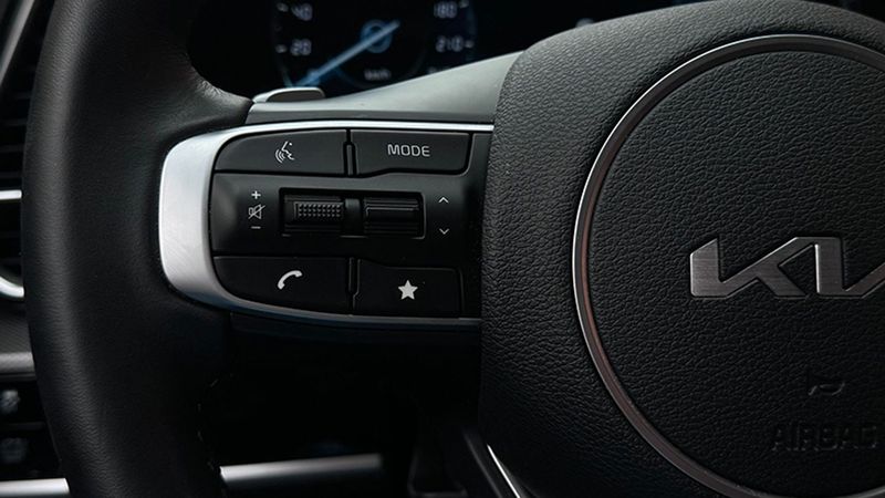 Kia Sportage • 2024 • 5,900 km 6