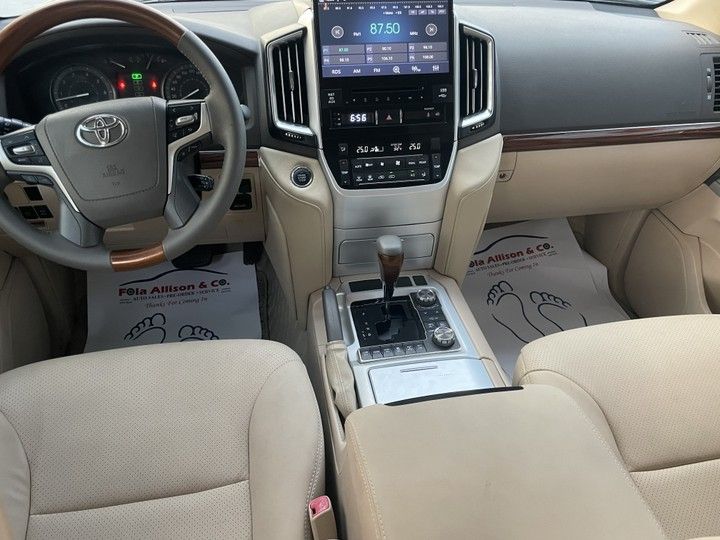 Toyota Land Cruiser • 2015 • 43 km 2