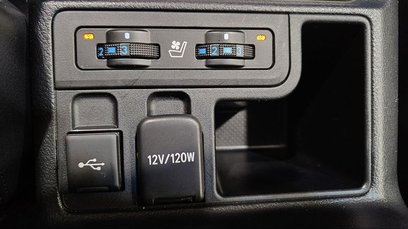 Toyota Land Cruiser • 2022 • 21,400 km 36