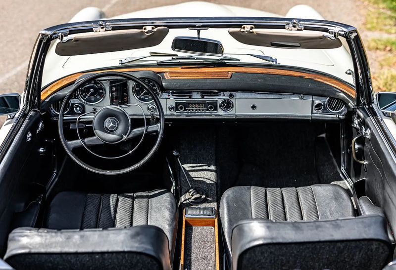 Mercedes-Benz SL • 1965 • 45,000 km 3