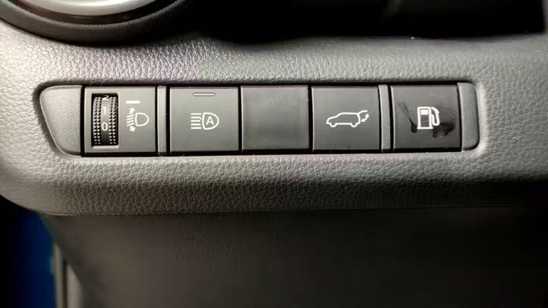 Toyota C-HR • 2024 • 5,350 km 2