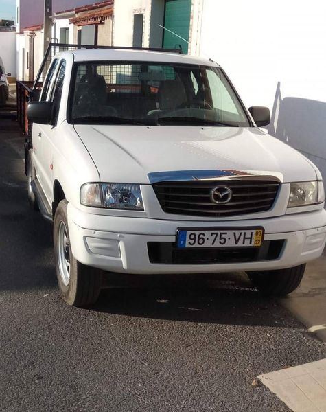 Mazda B2500 • 2003 • 249,999 km 1