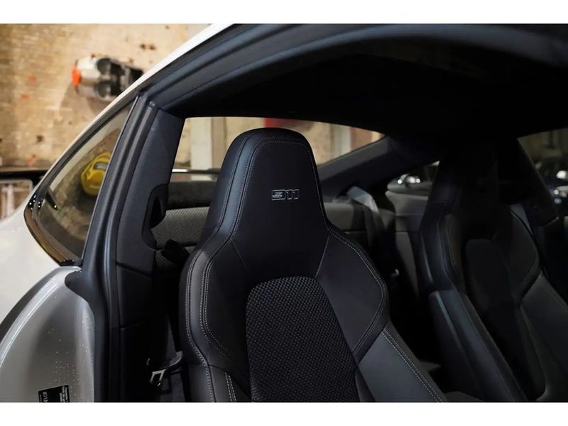 Porsche 911 • 2023 • 6,000 km 5