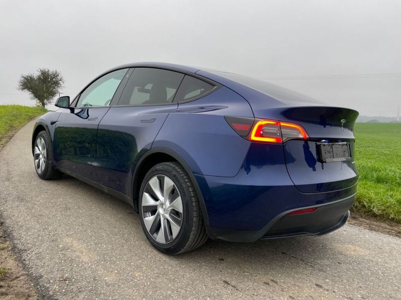 Tesla Model Y • 2021 • 18,730 km 6