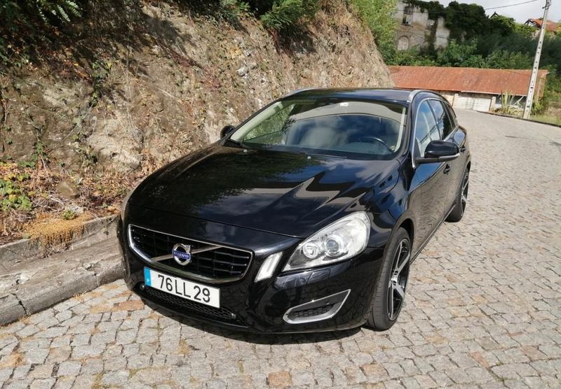 Volvo V60 • 2011 • 200,000 km 1