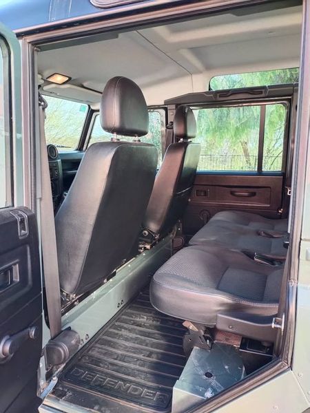 Land Rover Defender • 2015 • 258,000 km 8