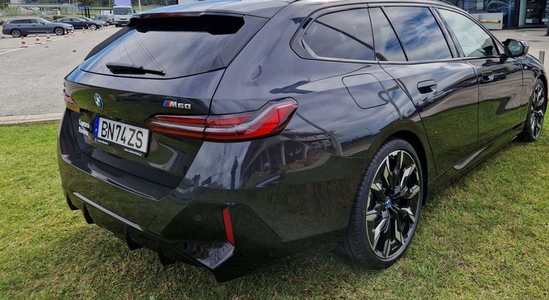 BMW i8 • 2024 • 3,500 km 6