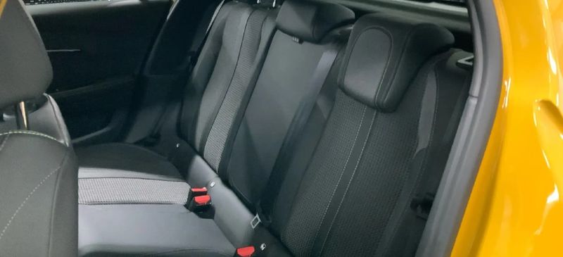 Peugeot 2008 • 2021 • 32,700 km 6