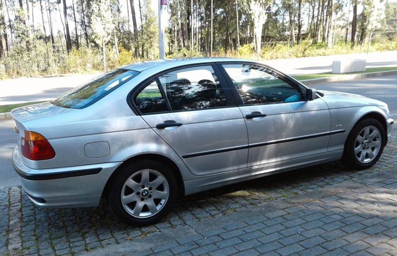 BMW 520D • 1999 • 249,999 km 2