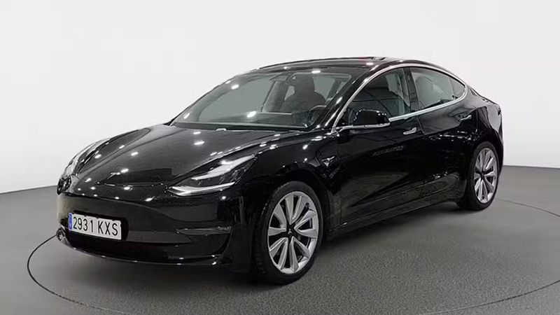 Tesla Model 3 • 2019 • 99,816 km 1
