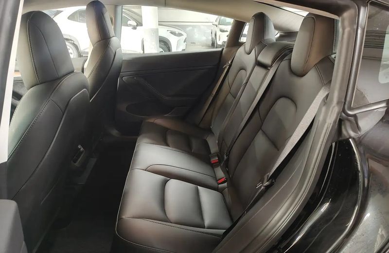 Tesla Model 3 • 2023 • 27,523 km 7