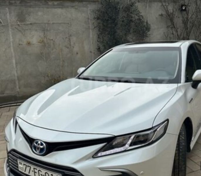 Toyota Camry Hybrid • 2023 • 12,000 km 1