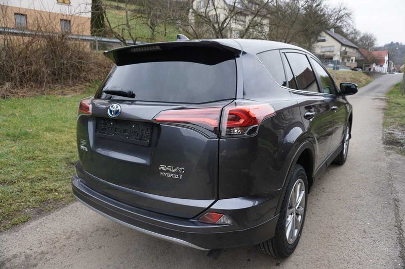 Toyota RAV4 • 2018 • 116,000 km 3