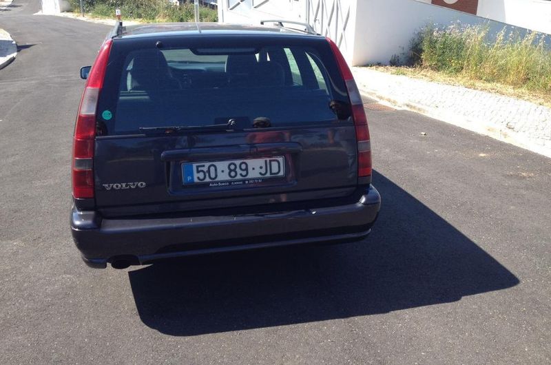 Volvo V70 • 1997 • 197,000 km 2