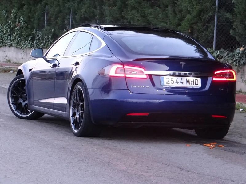Tesla Model S • 2018 • 161,000 km 6