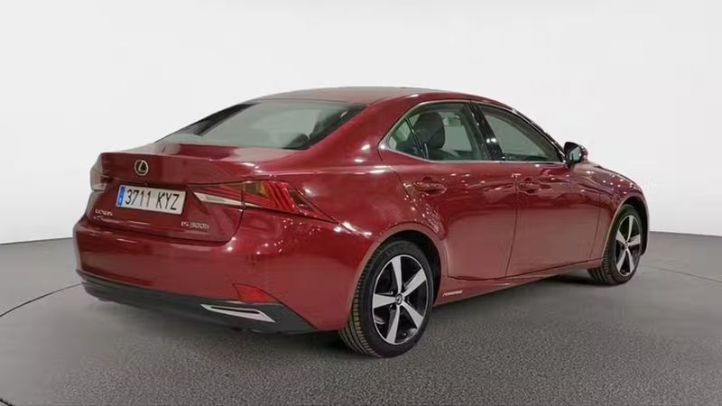 Lexus IS • 2019 • 45,000 km 4