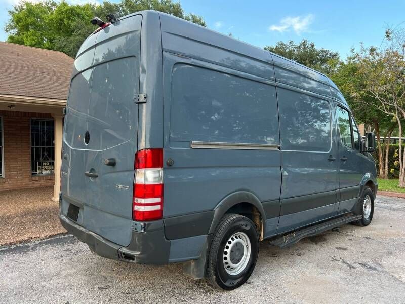 Mercedes-Benz 310 Van • 2020 • 40,582 km 1