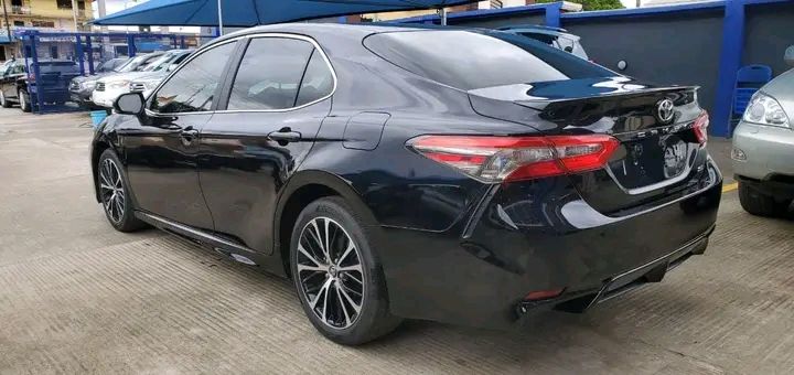 Toyota Camry • 2020 • 25,000 km 3