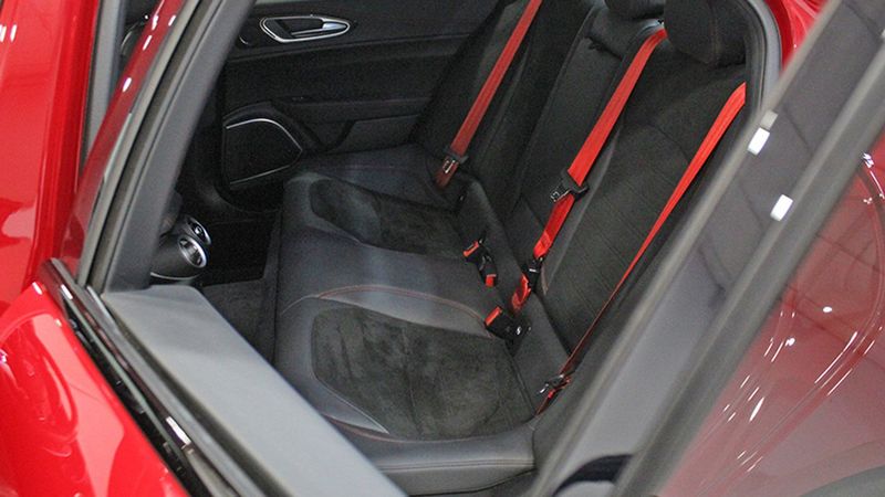 Alfa Romeo Giulia • 2021 • 39,000 km 17