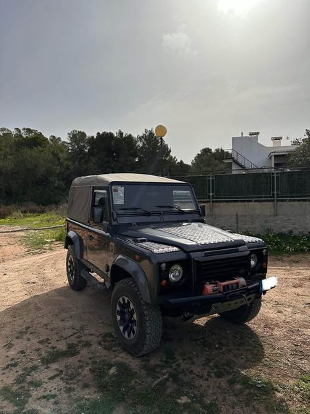 Land Rover Defender • 2006 • 276,000 km 8