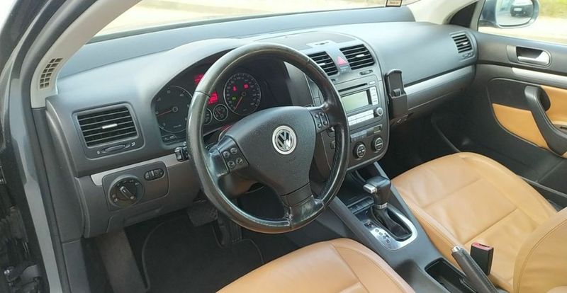 Volkswagen Jetta • 2006 • 129,000 km 2