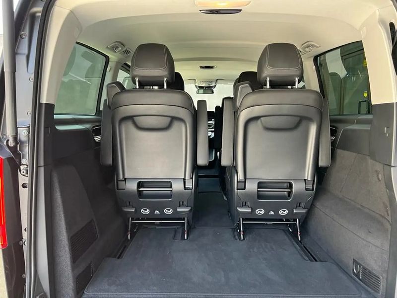 Mercedes-Benz 210 Van • 2022 • 18,000 km 2