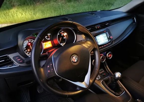 Alfa Romeo Giulietta • 2016 • 165,000 km 4