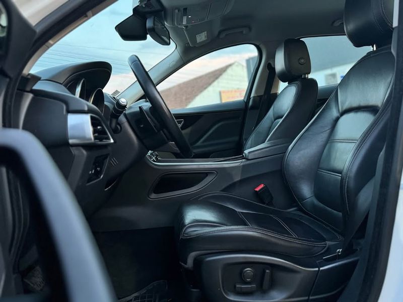 Jaguar F-Pace • 2017 • 180,000 km 4
