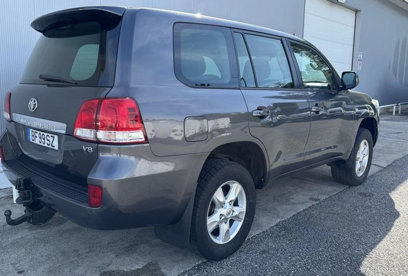 Toyota Land Cruiser • 2008 • 250,000 km 3