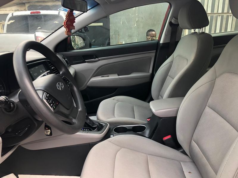 Hyundai Elantra • 2017 • 21 km 2