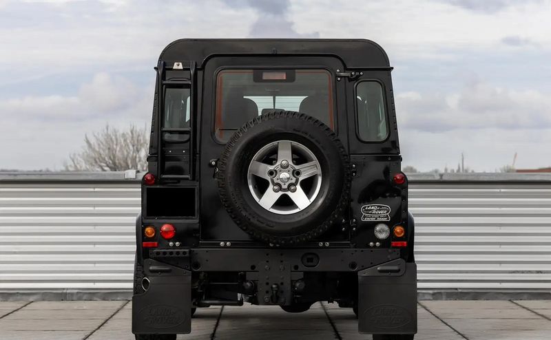 Land Rover Defender • 2012 • 83,000 km 6