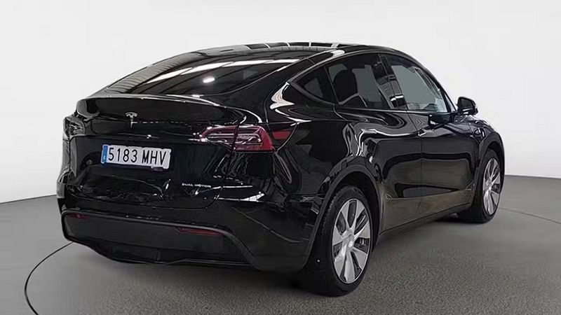 Tesla Model Y • 2023 • 84,413 km 3