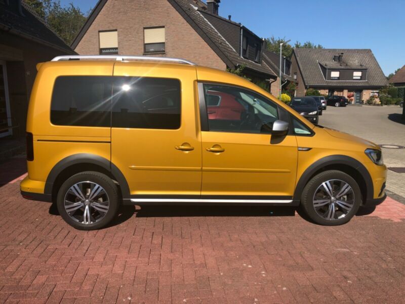 Volkswagen Caddy • 2018 • 53,990 km 4