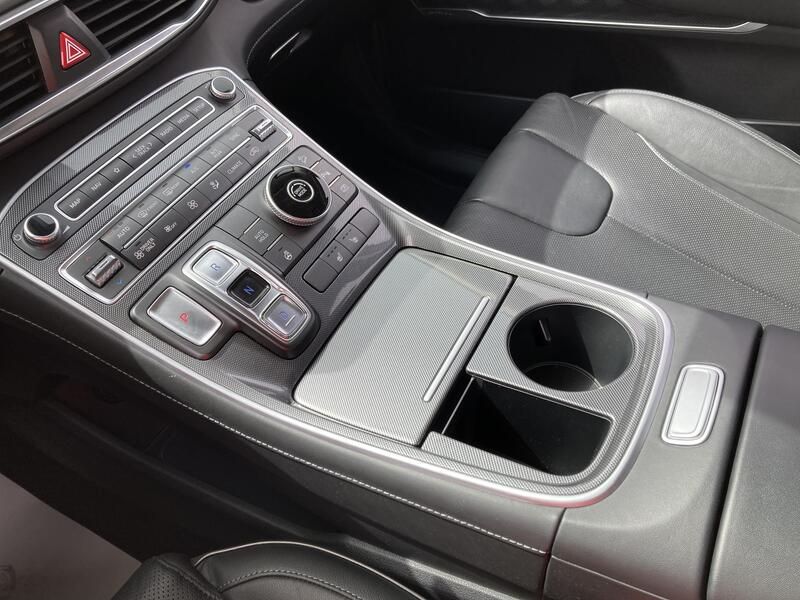 Hyundai Santa Fe • 2021 • 56,158 km 16