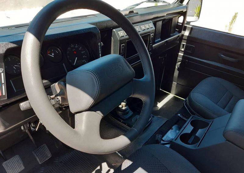 Land Rover Defender • 2003 • 109,000 km 4