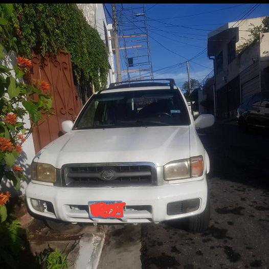 Nissan Pathfinder • 2000 • 120 km 5