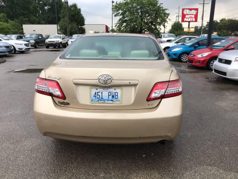 Toyota Camry • 2011 • 24,058 km 4