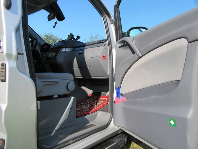 Mercedes-Benz 210 Van • 2007 • 205,000 km 3