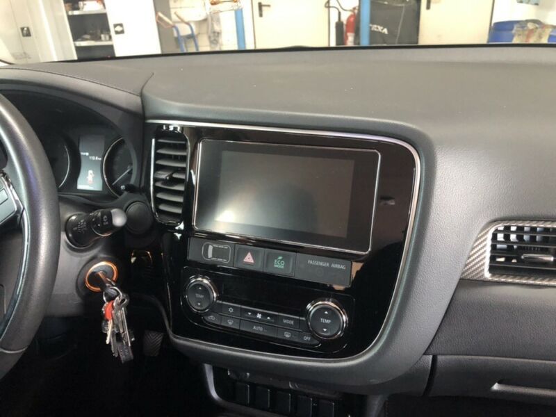 Mitsubishi Outlander • 2018 • 79,280 km 7