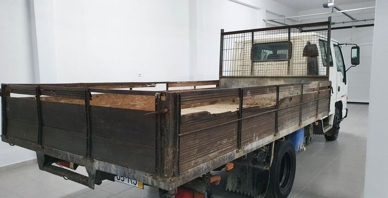 Isuzu Canter • 2001 • 250,000 km 6