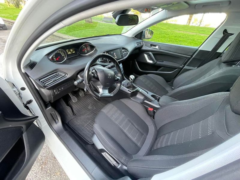 Peugeot 308 • 2017 • 89,000 km 7