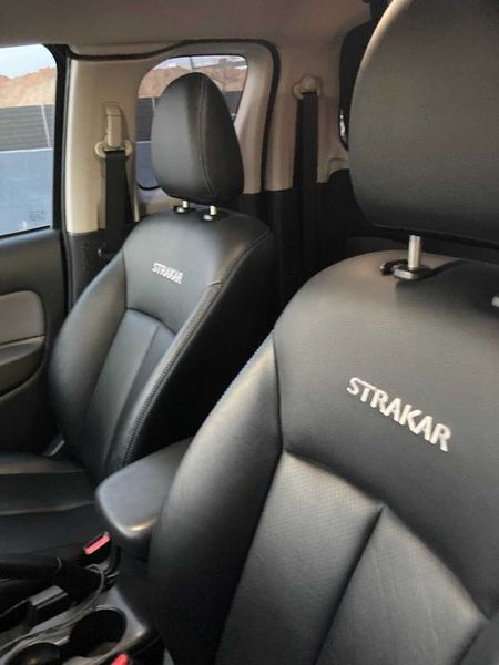 Mitsubishi L200 Pick up • 2017 • 60,000 km 4