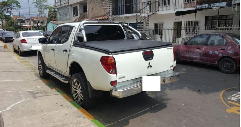 Mitsubishi L200 • 2013 • 160,000 km 2