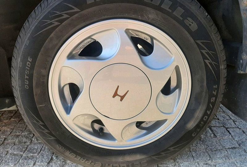 Honda CR-X • 1990 • 80,000 km 7