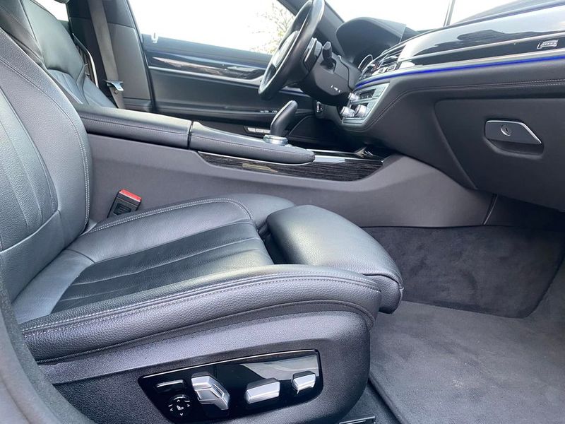 BMW X7 • 2018 • 108,000 km 7