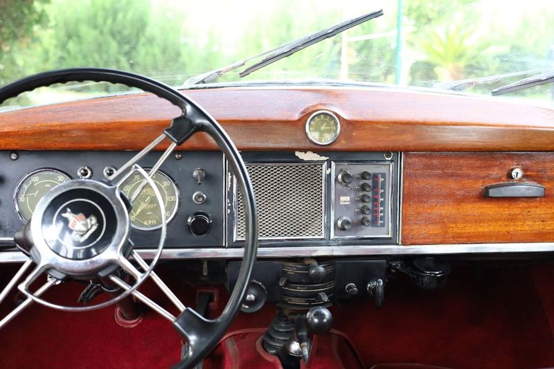 Land Rover Range Rover • 1956 • 9,999 km 7