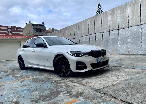 BMW 3 Series • 2018 • 90,000 km 1